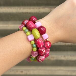 Pulsera de piedras rosadas