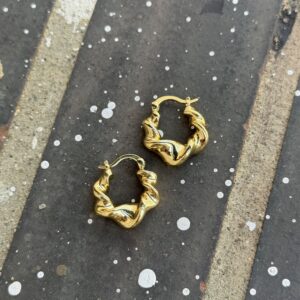 Aros enroscados pequeños
